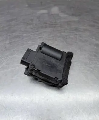 Audi A8 S8 D3 4E Air flap motor/actuator 4E0820511 0132801319
