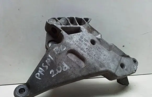 Volkswagen PASSAT B6 Engine mounting bracket 03G199207E