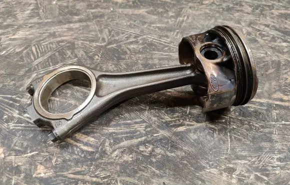 Land Rover Discovery 5 Piston with connecting rod EX53BAV16