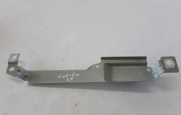 Volvo XC60 Fender mounting bracket 31424581