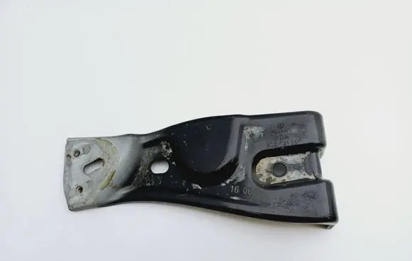 Volkswagen PASSAT B6 Fender mounting bracket 3C0821141
