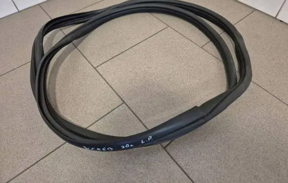 KIA Xceed Rubber seal front door (on door) 