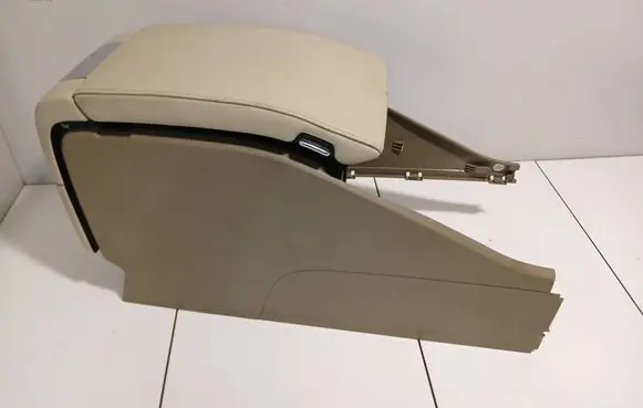 Volvo V70 Glove box central console 30722553