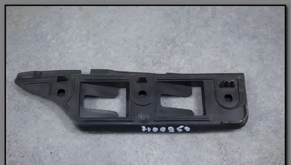 Volkswagen Jetta V Front bumper mounting bracket 1K0807183