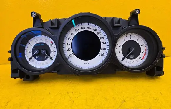 Mercedes-Benz E W212 Speedometer (instrument cluster) A2129000725