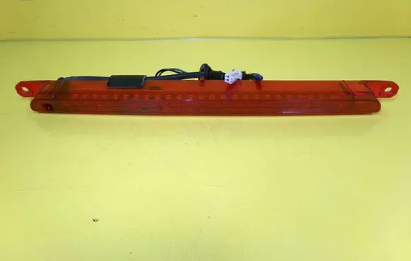 Mitsubishi Outlander Third/center stoplight 020003