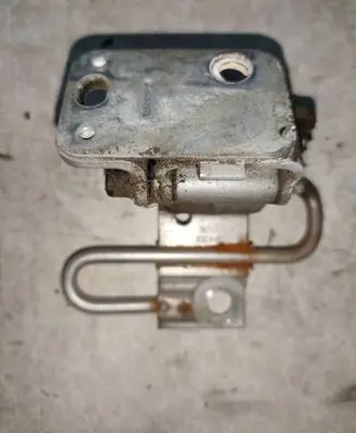Audi A6 S6 C6 4F Front door lower hinge 8E0831411B