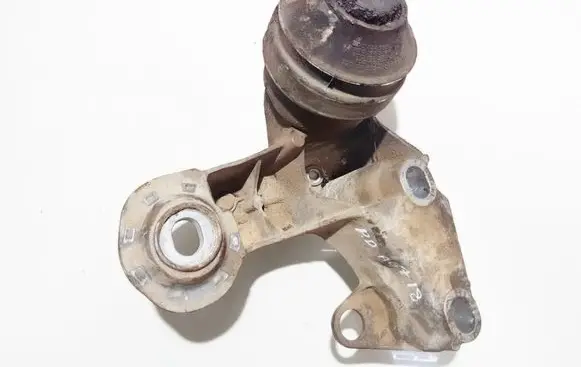 Volkswagen PASSAT B5 Engine mounting bracket 4b0199352b