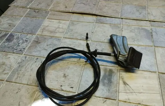Engine bonnet/hood lock release cable