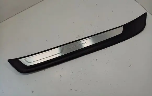BMW X1 E84 Front sill trim cover 7318567 51477318567