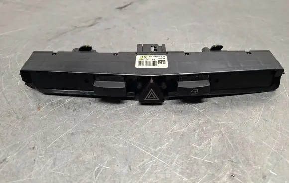 Opel Astra H Hazard light switch 13100105