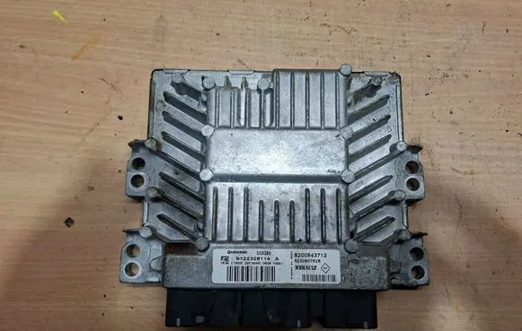 Renault Megane II Engine control unit/module 8200843713 S122326114A