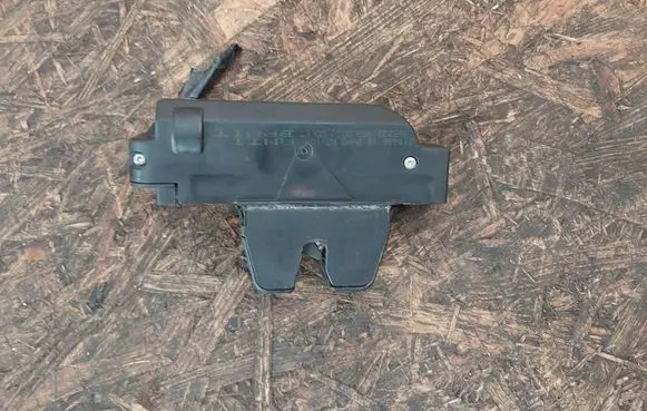 Peugeot 407 Tailgate exterior lock 9652301980 21040618
