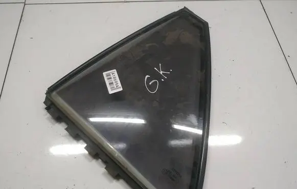 Toyota Avensis T250 Rear vent window glass AS2
