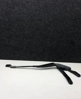 Mercedes-Benz E W212 Front wiper blade arm A2128201644