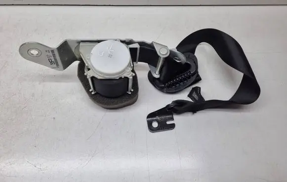 BMW 2 F46 Rear seatbelt 7332235