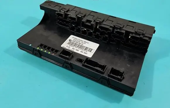 Mercedes-Benz C W203 Fuse box set 2035451801 IMPRK1552694