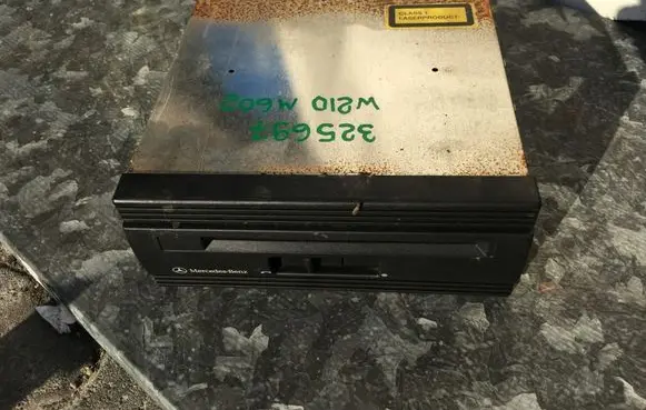 Mercedes-Benz Vito Viano W638 Navigation unit CD/DVD player A2108200997