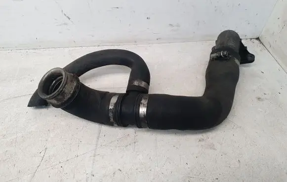 Mercedes-Benz C W204 Engine coolant pipe/hose 6422000556