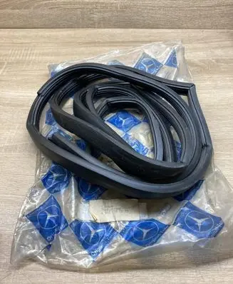 Mercedes-Benz C W204 Front door rubber seal A6037370233