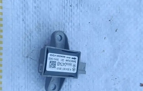 Mercedes-Benz C W204 Airbag deployment crash/impact sensor A2048210651