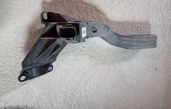 Ford Mondeo Mk III Accelerator throttle pedal 2s719f836da
