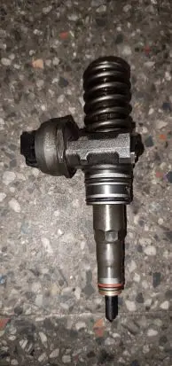 Volkswagen Caddy Fuel injector 038130073BN