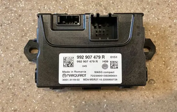 Porsche Cayenne (9Y0 9Y3) Antenna control unit 992907479R