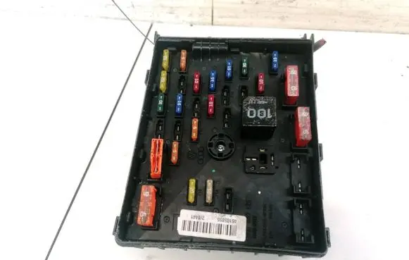 Volkswagen PASSAT B6 Fuse box set 3C0937125 63592777