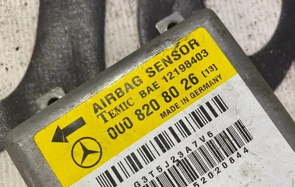 Mercedes-Benz C W202 Airbag control unit/module 0008208026 A0008208026