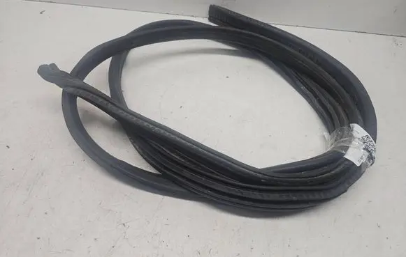 Peugeot 107 Trunk rubber seal (body) 