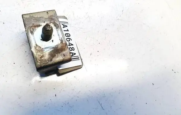 Suzuki Ignis Tailgate/trunk/boot hinge 