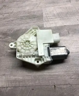 BMW 5 G30 G31 Front door window regulator motor 7455082 00190210160401