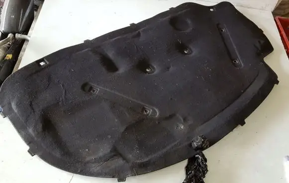 Volkswagen Jetta V Engine bonnet/hood sound/heat insulation 