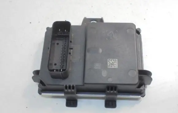 Opel Astra J Fuel pump relay 20831727