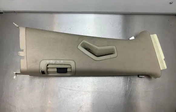 Volvo V70 (B) pillar trim (top) 06E5365