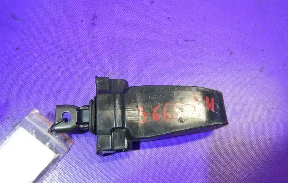 Skoda Fabia Mk3 (NJ) Front door check strap stopper 6V0839267
