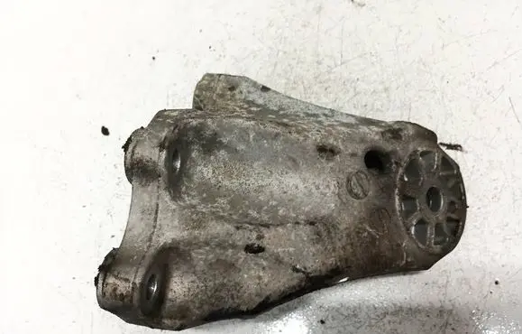 Audi Q7 4L Engine mounting bracket 7L6199307A
