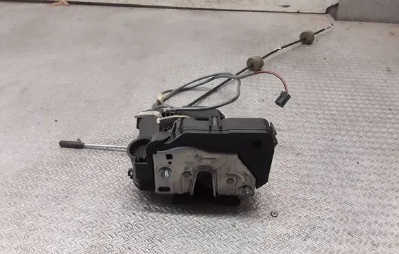 Mercedes-Benz C W203 Front door lock