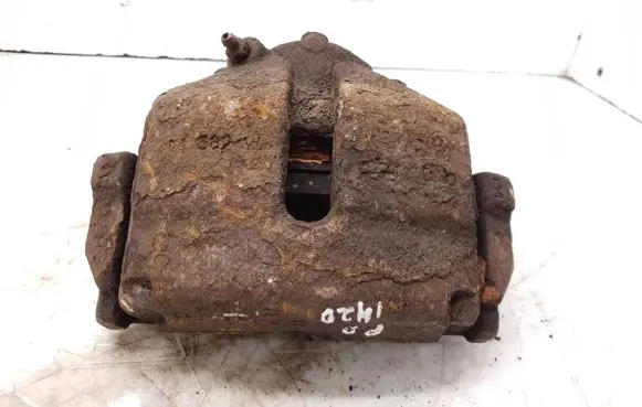 Volkswagen PASSAT B7 Front brake caliper