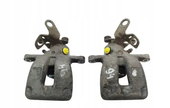 Volkswagen Touran I Front brake caliper 