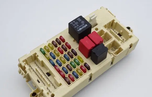 Alfa Romeo 147 Fuse module 46558758