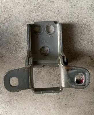 Jeep Cherokee III KJ Front door upper hinge 55177026AB