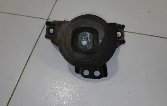 Hyundai Santa Fe Engine mount bracket NOCODE