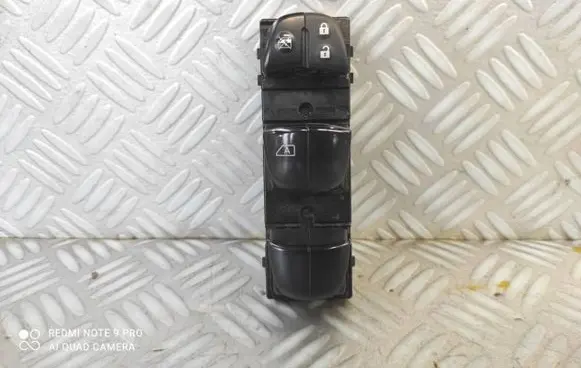 Nissan Qashqai Electric window control switch 4EH0AX