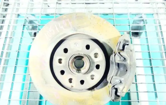 Front wheel hub spindle knuckle