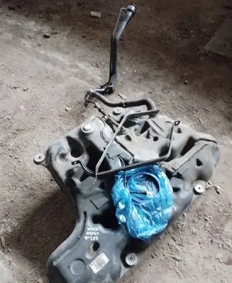 Toyota Avensis T270 Fuel tank 