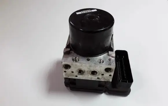 Volvo XC70 ABS Pump 31329139