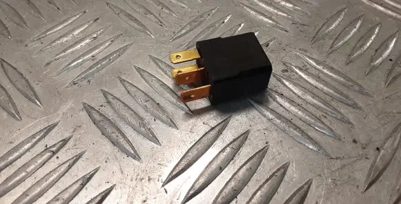 Mitsubishi Pajero Other relay MR588567