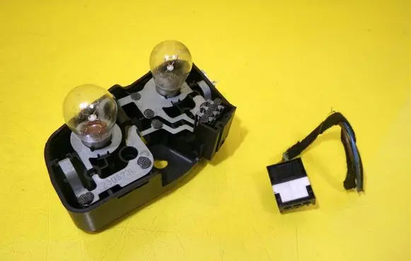 BMW 3 E46 Tail light bulb cover holder 230573L
